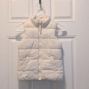 Old Navy. White puffer vest. Size S (6-7) EUC